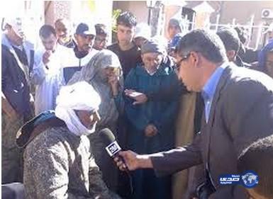 بالفيديو: صحافي يحاول إجراء لقاء مع رجل ميت