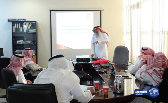 تأهيل منسوبي مركز التنمية الأسرية بتبوك في إعداد التقارير‎