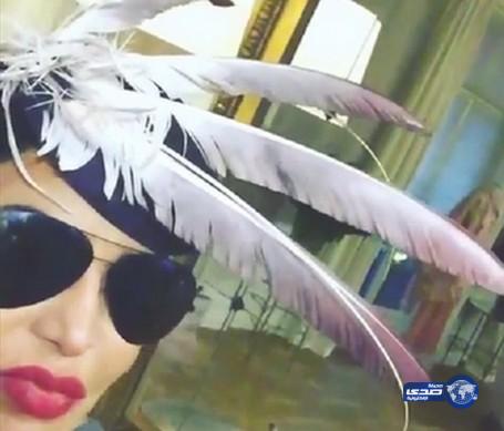 بالفيديو.. أحلام تستفز جمهورها: يقولون عني على راسي ريشة أنا أقول على راسي ريش مو ريشة