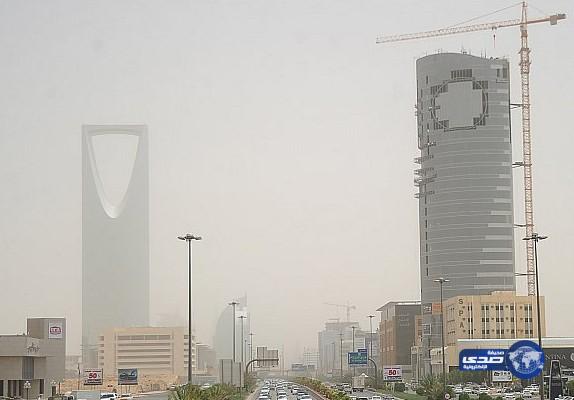رياح مثيرة للأتربة والغبار على الشرقية والوسطى تمتد حتى نجران