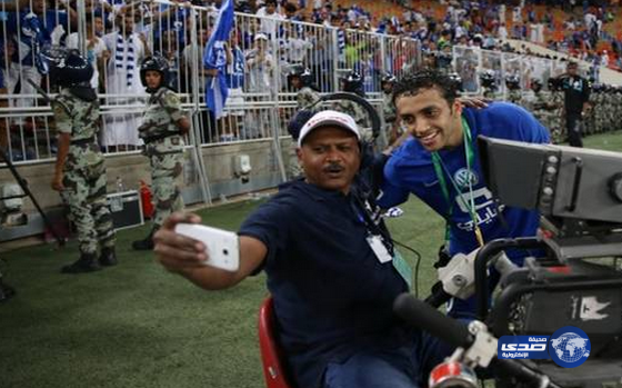 مخرج تلفزيوني يوثق (ذهبية) الشلهوب بسيلفي خاص