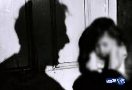 مسن يهم باغتصاب طفلة صغيرة