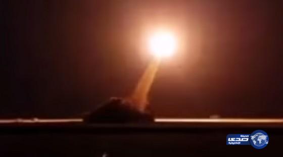 بالفيديو..لحظة التصدي لصاروخ سكود أطلقه الحوثيون