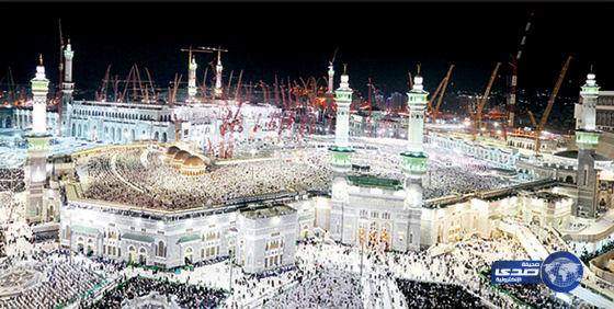 ترجمة الأذان بـ 15 لغة عالمية بصوت مؤذن الحرم