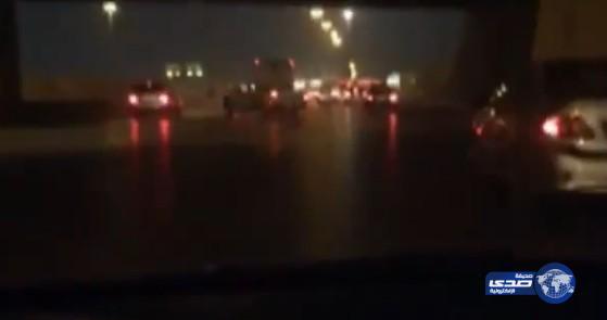 بالفيديو.. حادث تصادم بالرياض وسائق: «فرحة ما تمت»