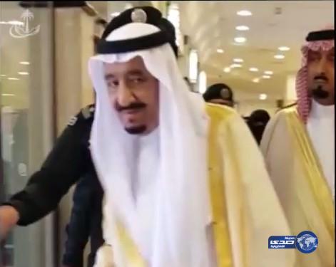 بالفيديو:خادم الحرمين يزور عبدالمقصود خوجه للاطمئنان على صحته