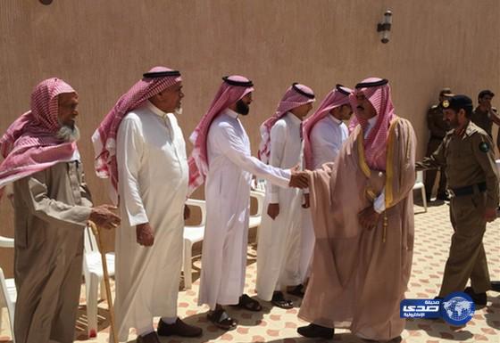 محافظ النماص ينقل تعازي القيادة لأسره الشهيد الشهري