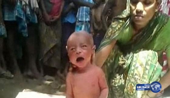 ساحرة تجبر رضيعا حديث الولادة على السير