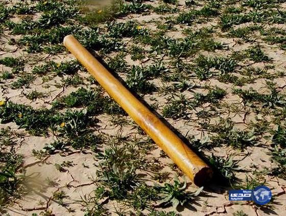 ولي أمر يضرب معلماً بـ”عجرة” على رأسه ويتسبب له في 8 غرز !