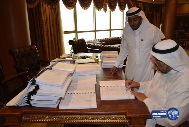 الطيب يوقع عقود صيانة وتشغيل لمستشفيات منطقة المدينة‎