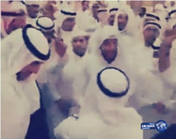 بالفيديو.. كويتيون يرقصون بحماسة عالية على اغنية شعبية مصرية في احد الاعراس