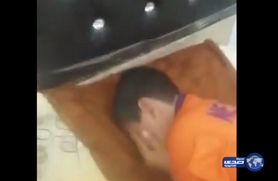 بالفيديو:نصراوي يرفع السلاح في وجه أخيه بسبب عبارة “الفاشل وضحايا النصر”