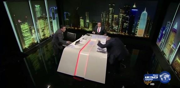 بالفيديو: مشاجرة بالأحزمة بين ضيفين الجزيرة على الهواء