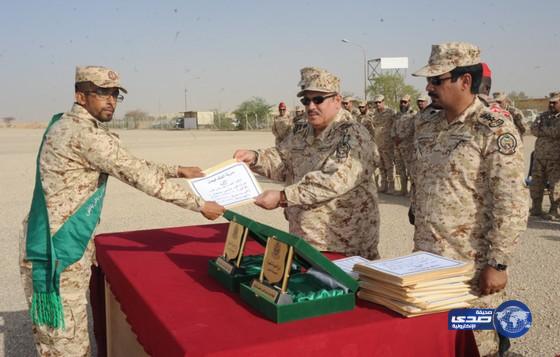 مركز تدريب الحرس الوطني بالرياض يحتفل  بتخريج عدد من دورات الفرد الأساسي