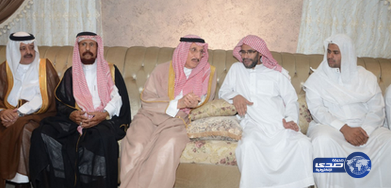 سمو أمير جازان ينقل تعازي القيادة الرشيدة لأسرتي الشهيدين الحكمي والطميحي