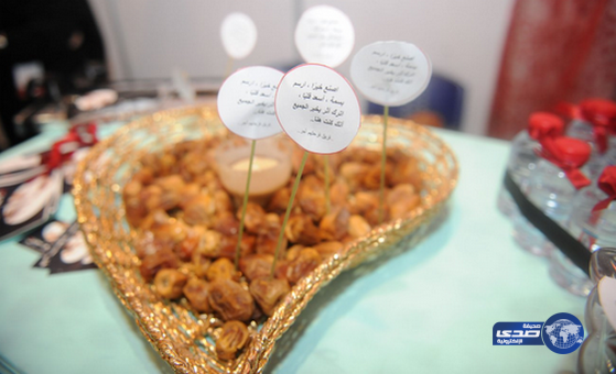 فتيات متطوعات يشاركن في معرض ” رام عسير 2015 ” لدعم الأسر المحتاجة