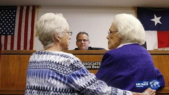 تسعينية تتبنى سبعينية رسمياً وتصبح أمها القانونية