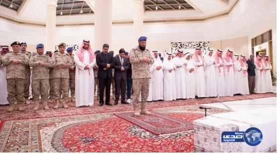 ولي ولي العهد يتقدم مستقبلي جثمان قائد القوات الجوية