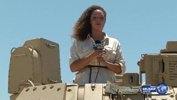 بالفيديو: مذيعة تخرج عن شعورها على الهواء بسبب حشرة