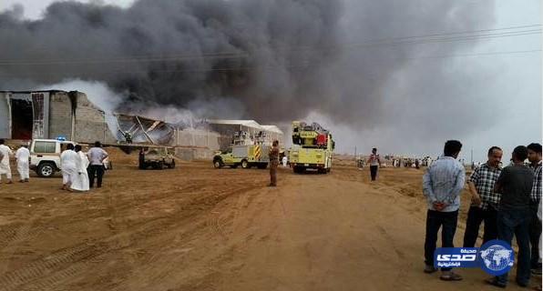 مدني جازان يخمد حريق ثلاثة مستودعات للأثاث