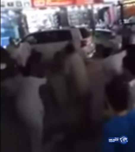 بالفيديو مشاجرة عنيفه بين مجموعه من الباكستانيين مع بعضهم بالرياض‎