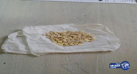 توقيف شخصين بحوزتهما 150 حبة كبتاجون بنقطة تفتيش بالأفلاج