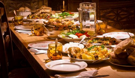 استشاري تغذية يحذر من السلوك الغذائي الخاطئ خلال شهر رمضان