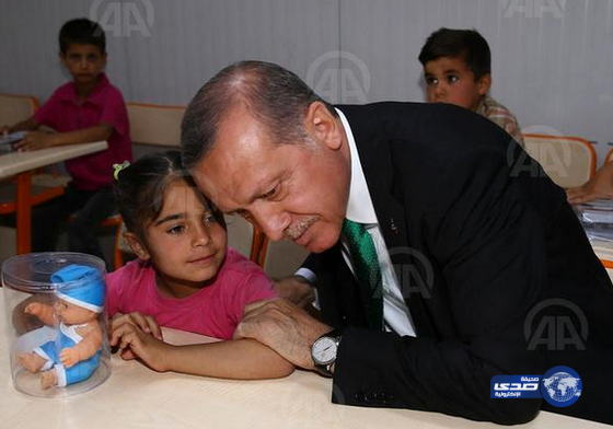 أردوغان يتناول إفطار رمضان مع لاجئين سوريين شرقي تركيا