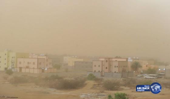 عواصف رملية تغطي سماء جازان