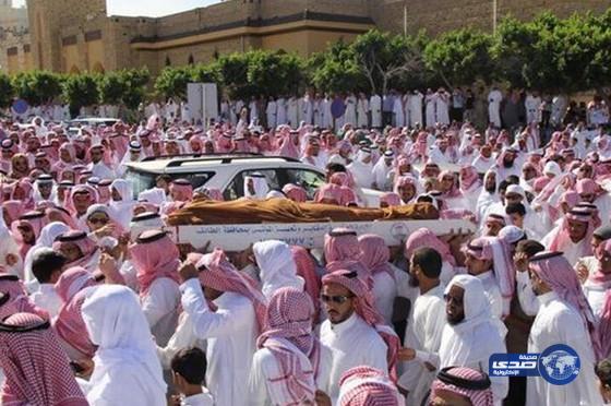 بالصور: جموع غفيرة تُشيِّع جثمان الشاب القرشي في الطائف