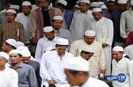 ثلاثة وافدين يشهرون إسلامهم في تربة