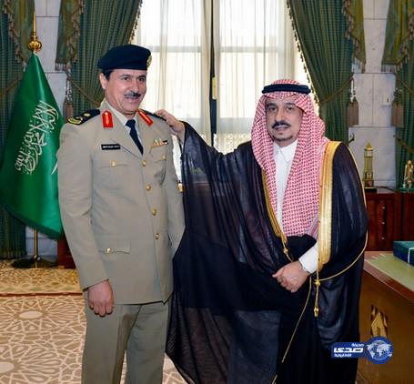 الأمير فيصل بن بندر يقلّد قائد قوة أمن المنشآت رتبته الجديدة