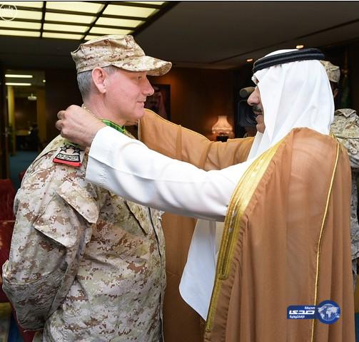 سمو وزير الحرس الوطني يقلد كبير المستشارين البريطانيين وسام الملك عبدالعزيز