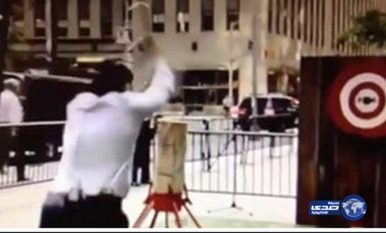 بالفيديو.. مراسل تلفزيوني أميركى يصيب عازفاً بالفأس