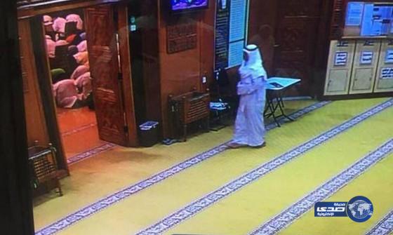 فيديو: لحظة دخول الانتحاري المسجد في الكويت لتفجير نفسه