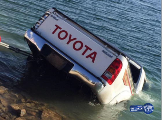نجاة شاب بعد غرق مركبته في بحيرة دومة الجندل‎