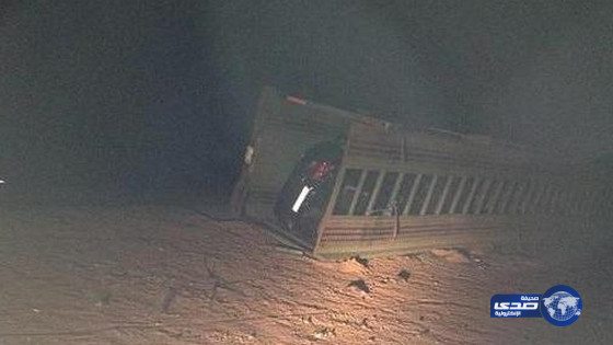 انقلاب شاحنة نقل سيارات على طريق (الرياض – الطائف)