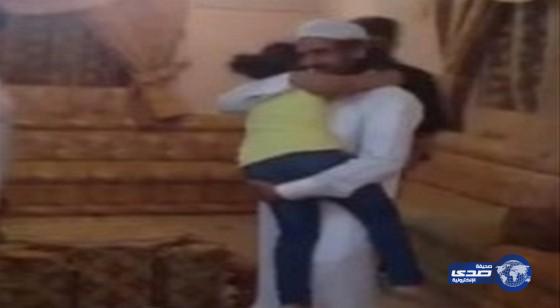 بالفيديو مؤثر يرصد ردة فعل طفلة سعودية تلتقي والدها لأول مرة عقب نجاته من القصاص