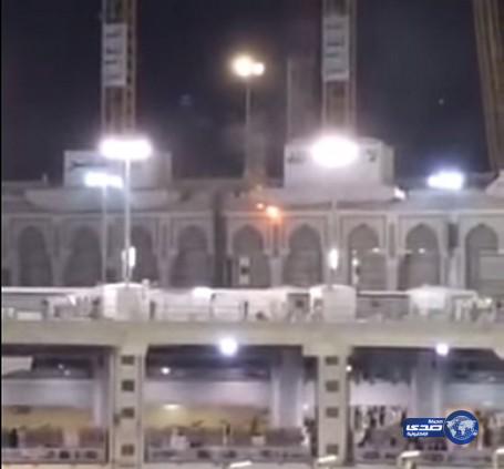 بالفيديو:حريق في أحد الرافعات بالمسجد الحرام