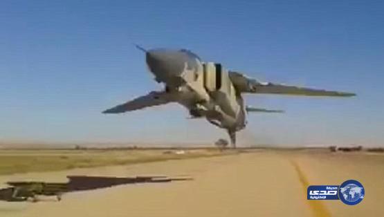 بالفيديو: نجاة رجل ليبي من كارثة إصطدام رأسه بطائرة حربية