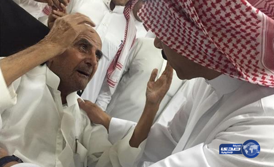 بالصور.. عضو “هلالي” ولاعب “نصراوي” ينتهي بهما الحال نزيلين بدار المسنين والنعيمة يتأثر لرؤيتهما