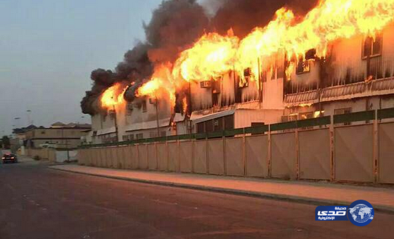 بالصور حريق هائل في احد المشاريع التابعه لمركز الملك عبدالله المالي بالرياض‎