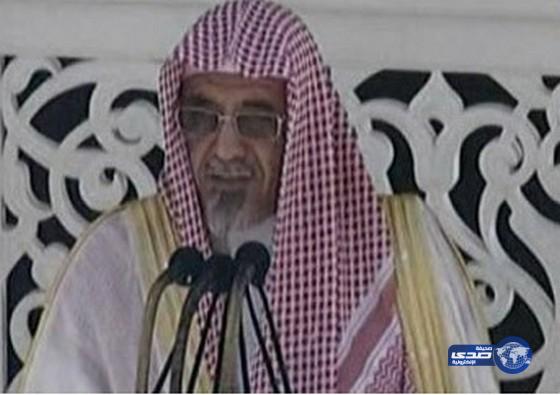 إمام الحرم يحذر من تغذية مواقع التواصل بأقاويل الإرجاف وشائعات التخويف