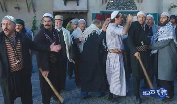 خطأ جديد بمسلسل باب الحارة: أبو عصام يرتدي جينز!