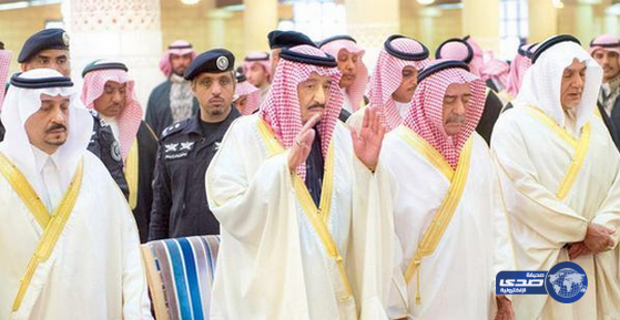 خادم الحرمين الشريفين يؤدي في المسجد الحرام صلاة الميت على الأمير سعود الفيصل رحمه الله