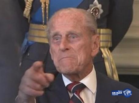 بالفيديو.. زوج ملكة بريطانيا يفقد اعصابه ويشتم مصوراً بكلمة بذيئة