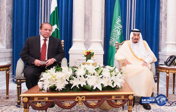 خادم الحرمين الشريفين يعقد اجتماعاً مع رئيس الوزراء الباكستاني