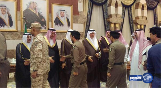 سمو أمير منطقة مكة المكرمة يستقبل المعزين في وفاة الأمير سعود الفيصل – رحمه الله –