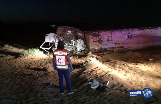 إنقلاب ناقلة ديزل على طريق ضباء تبوك‎