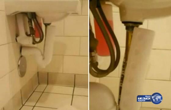 بالفيديو: العثور على كاميرا هاتف أسفل حوض مرحاض السيدات بمقهى ستاربكس